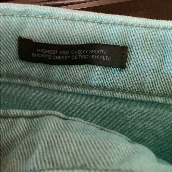Wild fable NWT highest rise cheeky shorts size 2/26 light distressed 100% cotton - Picture 4 of 9